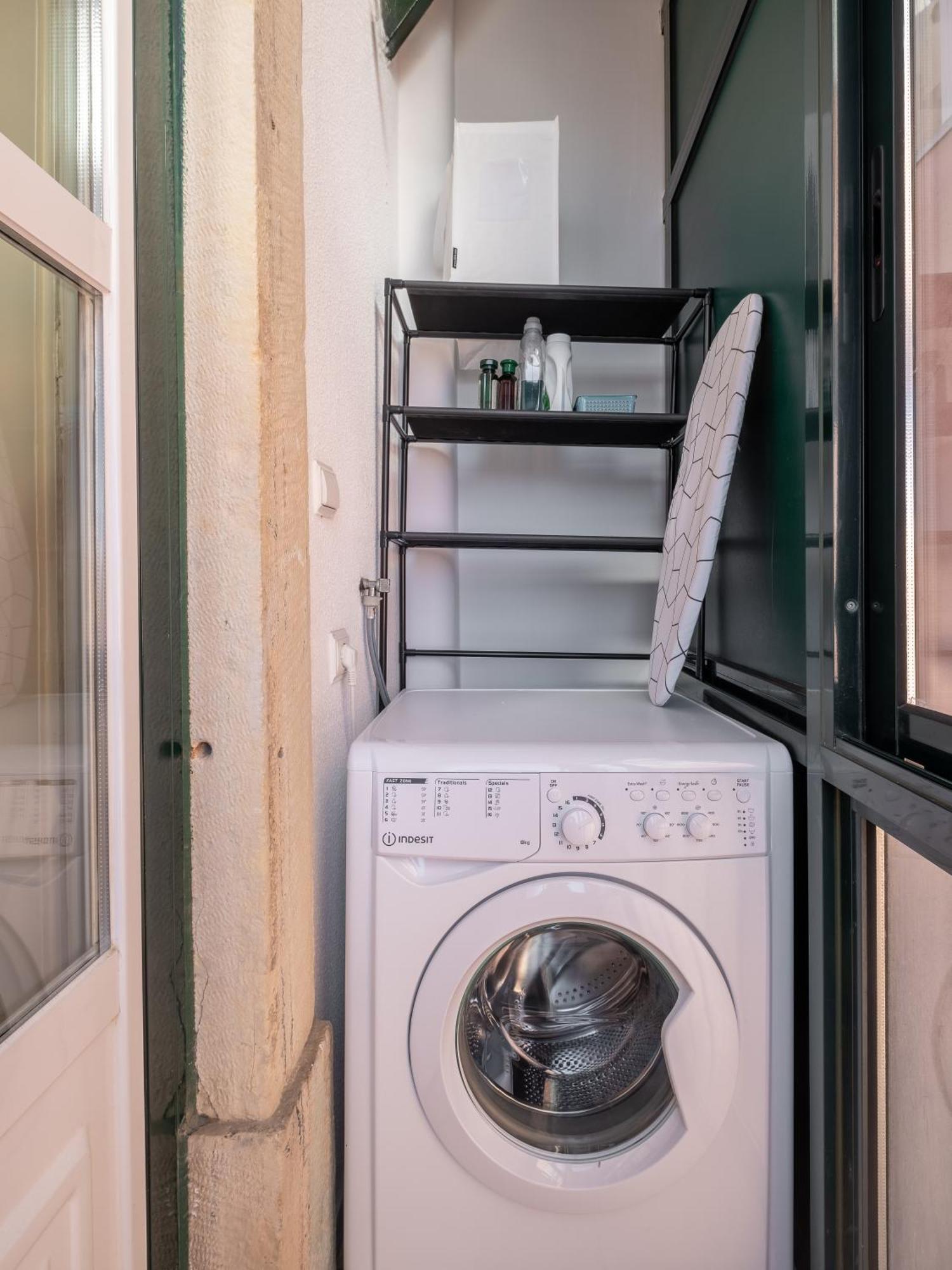 Cool Apartment Near Alfama ลิสบอน ภายนอก รูปภาพ